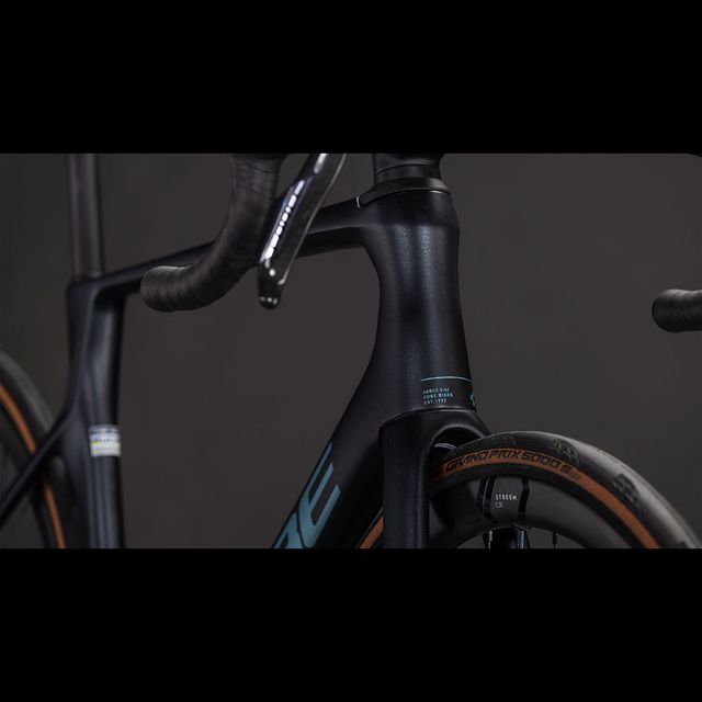 CUBE Agree C:62 SLX maantiepyörä